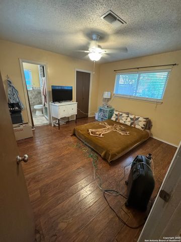 363 William, Pearsall, TX 78061