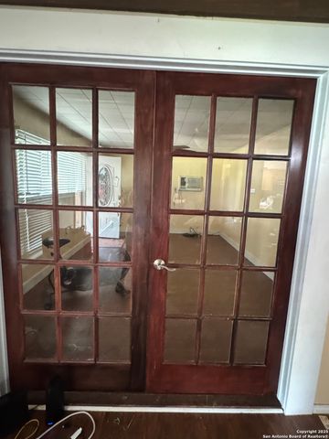 363 William, Pearsall, TX 78061