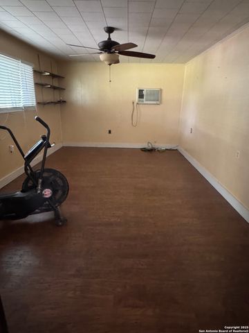 363 William, Pearsall, TX 78061