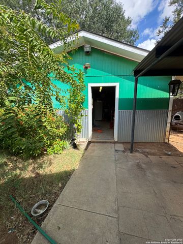 363 William, Pearsall, TX 78061