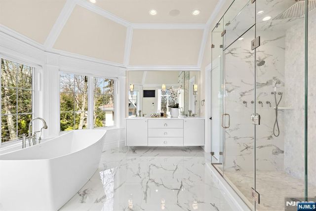 111 Demarest Avenue, Englewood Cliffs, NJ 07632