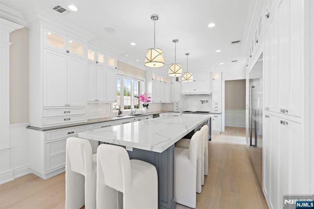 111 Demarest Avenue, Englewood Cliffs, NJ 07632