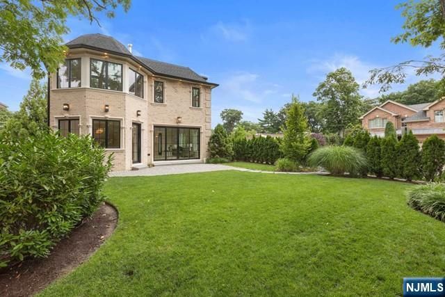 111 Demarest Avenue, Englewood Cliffs, NJ 07632