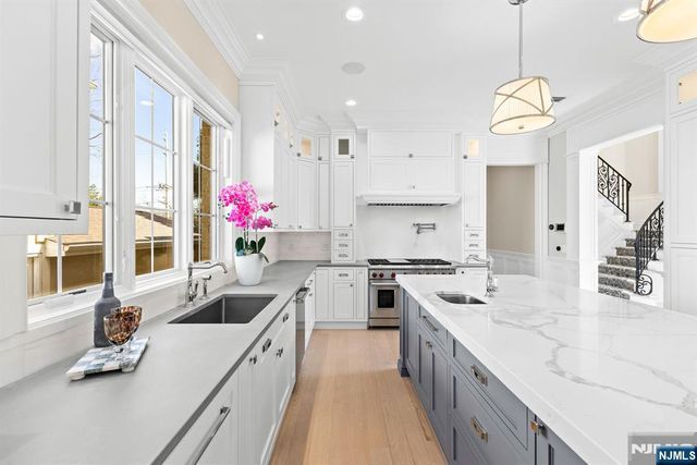 111 Demarest Avenue, Englewood Cliffs, NJ 07632