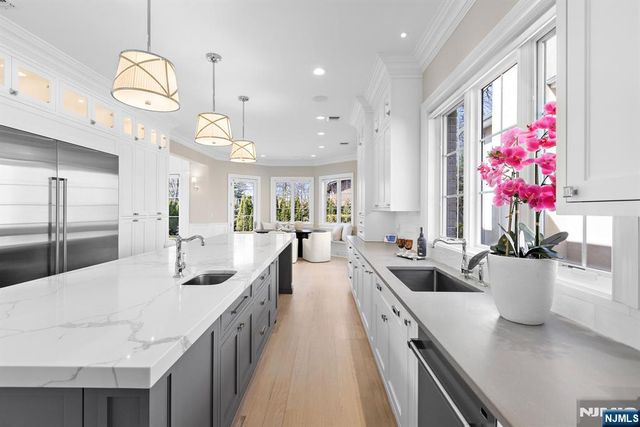 111 Demarest Avenue, Englewood Cliffs, NJ 07632