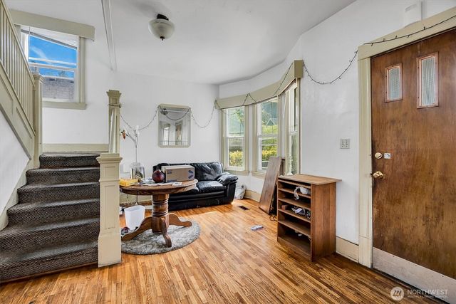5522 12th Avenue NE, Seattle, WA 98105