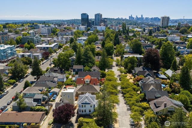 5522 12th Avenue NE, Seattle, WA 98105