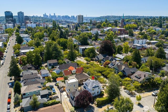 5522 12th Avenue NE, Seattle, WA 98105