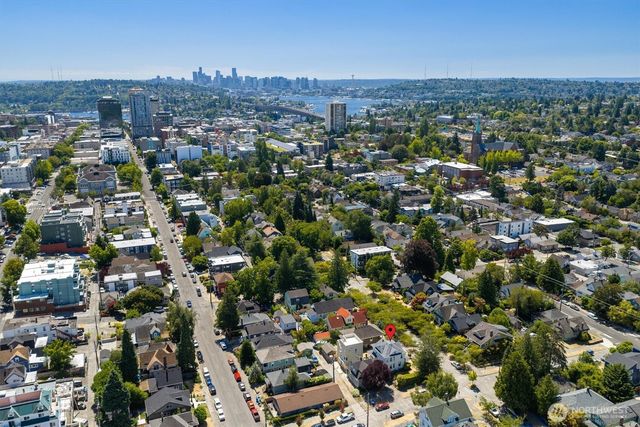 5522 12th Avenue NE, Seattle, WA 98105