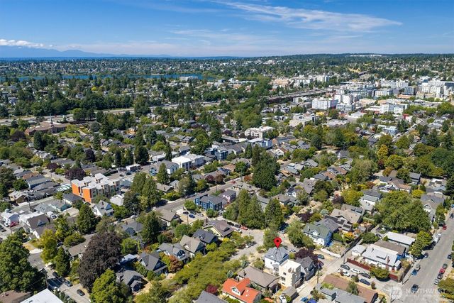 5522 12th Avenue NE, Seattle, WA 98105