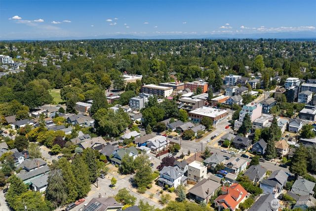 5522 12th Avenue NE, Seattle, WA 98105