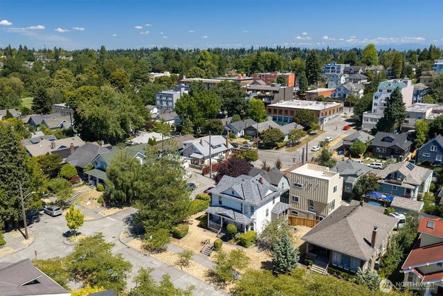 5522 12th Avenue NE, Seattle, WA 98105
