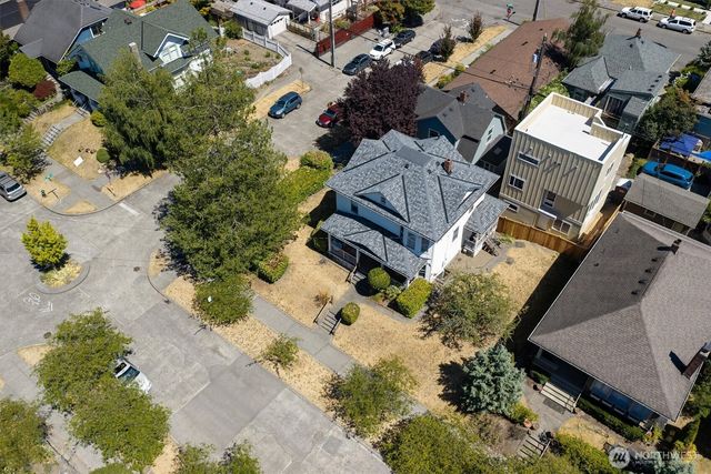 5522 12th Avenue NE, Seattle, WA 98105