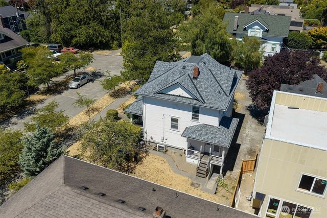 5522 12th Avenue NE, Seattle, WA 98105