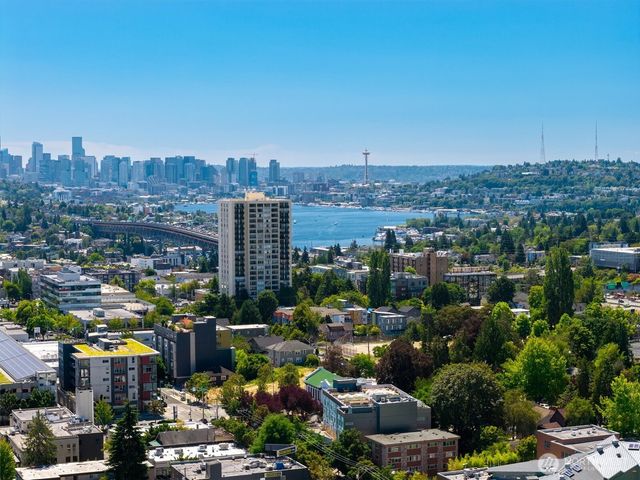 5522 12th Avenue NE, Seattle, WA 98105