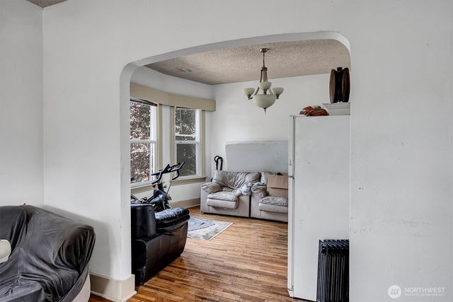 5522 12th Avenue NE, Seattle, WA 98105