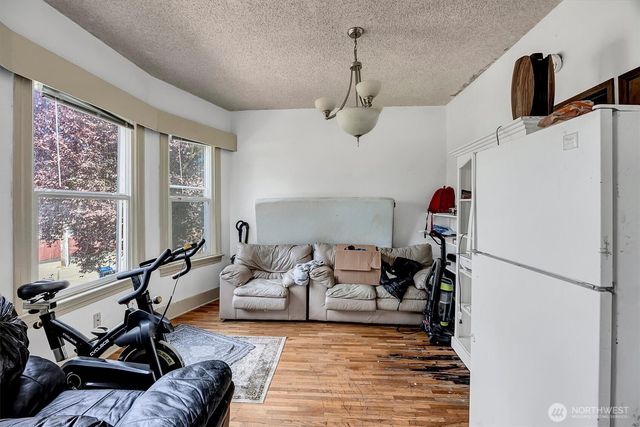5522 12th Avenue NE, Seattle, WA 98105
