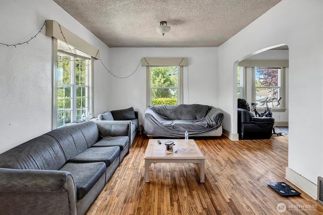5522 12th Avenue NE, Seattle, WA 98105
