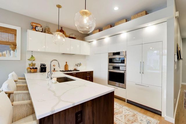 1534 N Honore Street 2, Chicago, IL 60622