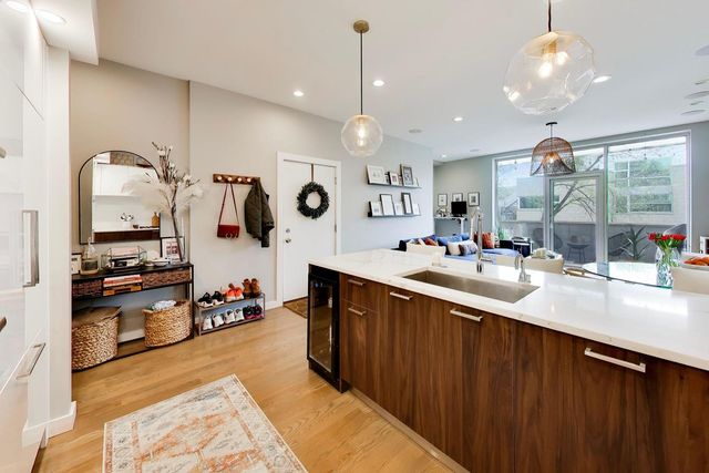 1534 N Honore Street 2, Chicago, IL 60622