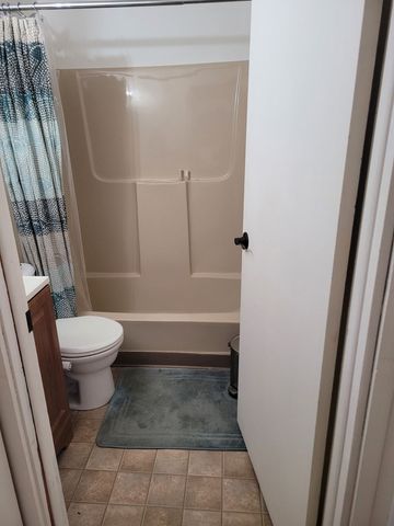 18237 Oakwood Avenue, Lansing, IL 60438