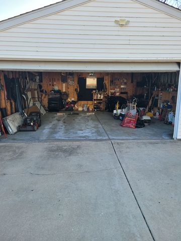 18237 Oakwood Avenue, Lansing, IL 60438