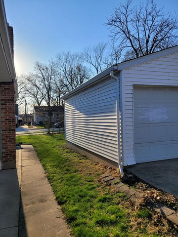 18237 Oakwood Avenue, Lansing, IL 60438