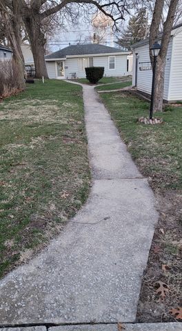 18237 Oakwood Avenue, Lansing, IL 60438