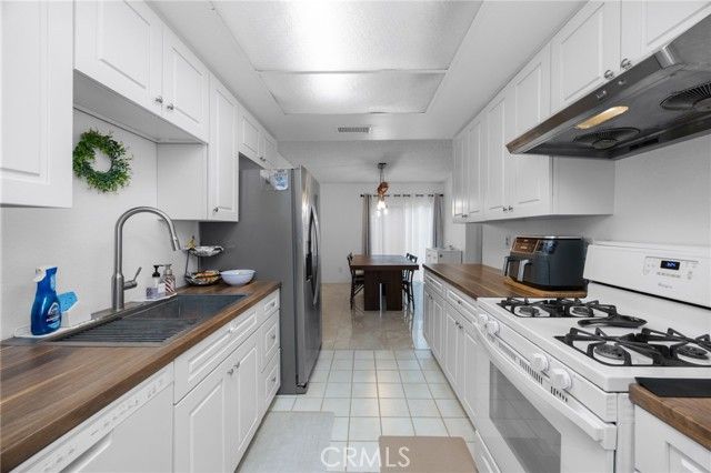 7750 Bolsa 28, Midway City, CA 92655