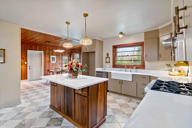 105 Teche Drive, Lafayette, LA 70503