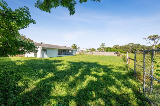 2009 SE Hideaway Circle, Port St. Lucie, Port St Lucie, FL 34952