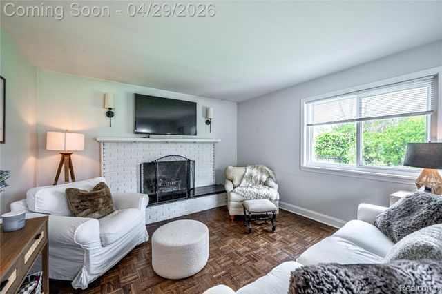 16956 Lauderdale Avenue, Beverly Hills Village, MI 48025