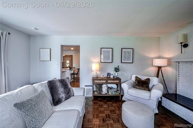 16956 Lauderdale Avenue, Beverly Hills Village, MI 48025
