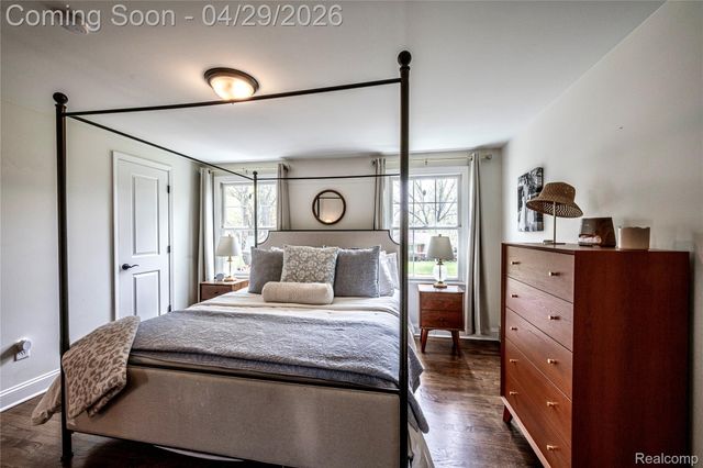 16956 Lauderdale Avenue, Beverly Hills Village, MI 48025
