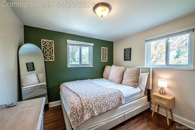 16956 Lauderdale Avenue, Beverly Hills Village, MI 48025