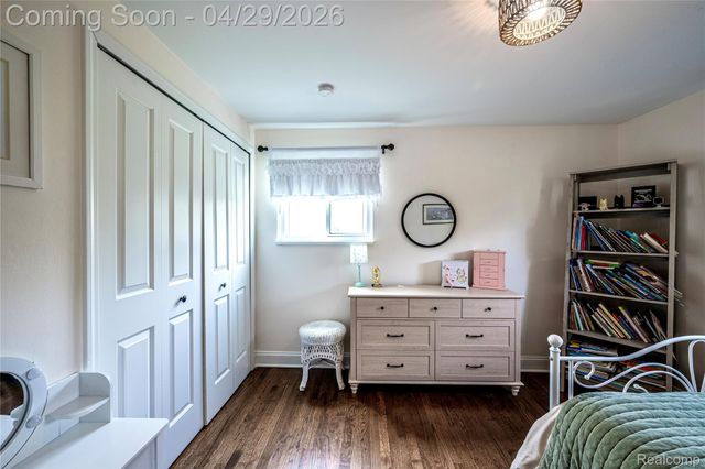 16956 Lauderdale Avenue, Beverly Hills Village, MI 48025