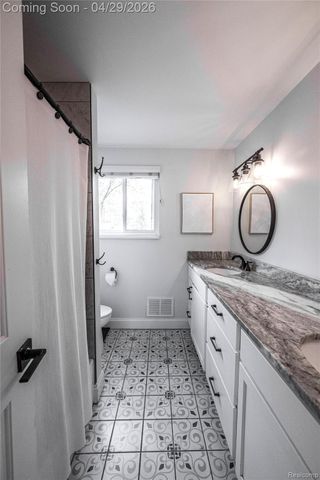 16956 Lauderdale Avenue, Beverly Hills Village, MI 48025