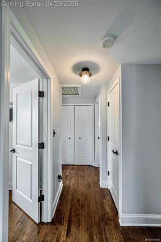 16956 Lauderdale Avenue, Beverly Hills Village, MI 48025