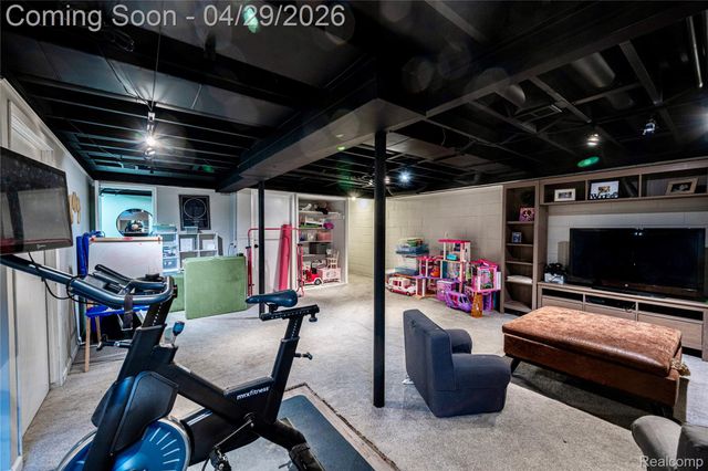 16956 Lauderdale Avenue, Beverly Hills Village, MI 48025