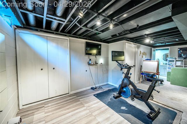 16956 Lauderdale Avenue, Beverly Hills Village, MI 48025