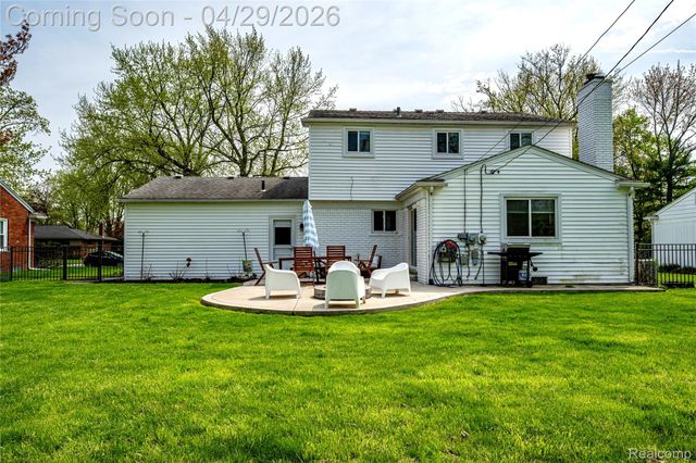 16956 Lauderdale Avenue, Beverly Hills Village, MI 48025