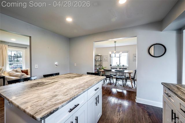 16956 Lauderdale Avenue, Beverly Hills Village, MI 48025