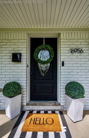 16956 Lauderdale Avenue, Beverly Hills Village, MI 48025