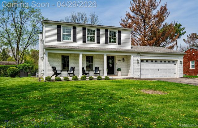 16956 Lauderdale Avenue, Beverly Hills Village, MI 48025