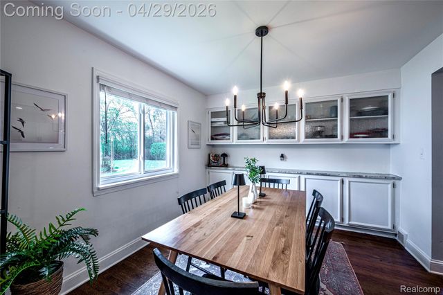 16956 Lauderdale Avenue, Beverly Hills Village, MI 48025