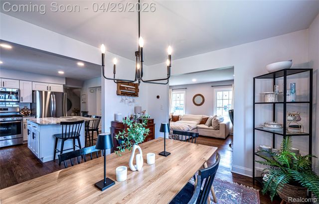 16956 Lauderdale Avenue, Beverly Hills Village, MI 48025