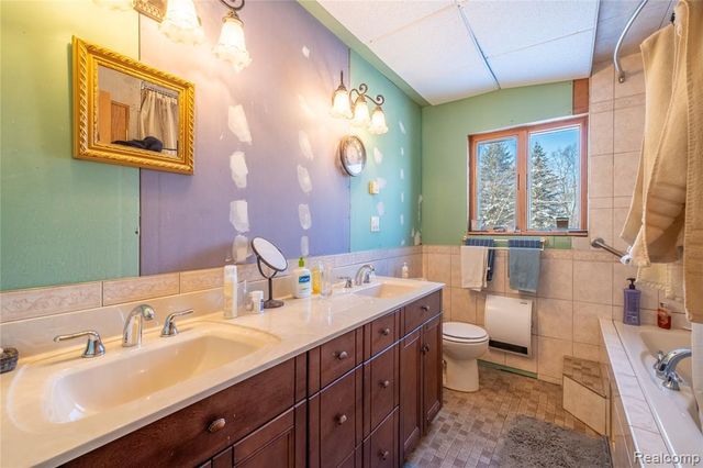 1191 Gage Road, Holly, MI 48442