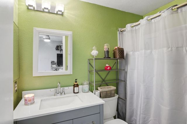 5918 Secretariat Ct, Riverbank, CA 95367