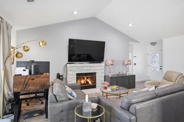 5918 Secretariat Ct, Riverbank, CA 95367