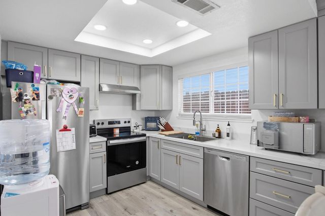 5918 Secretariat Ct, Riverbank, CA 95367